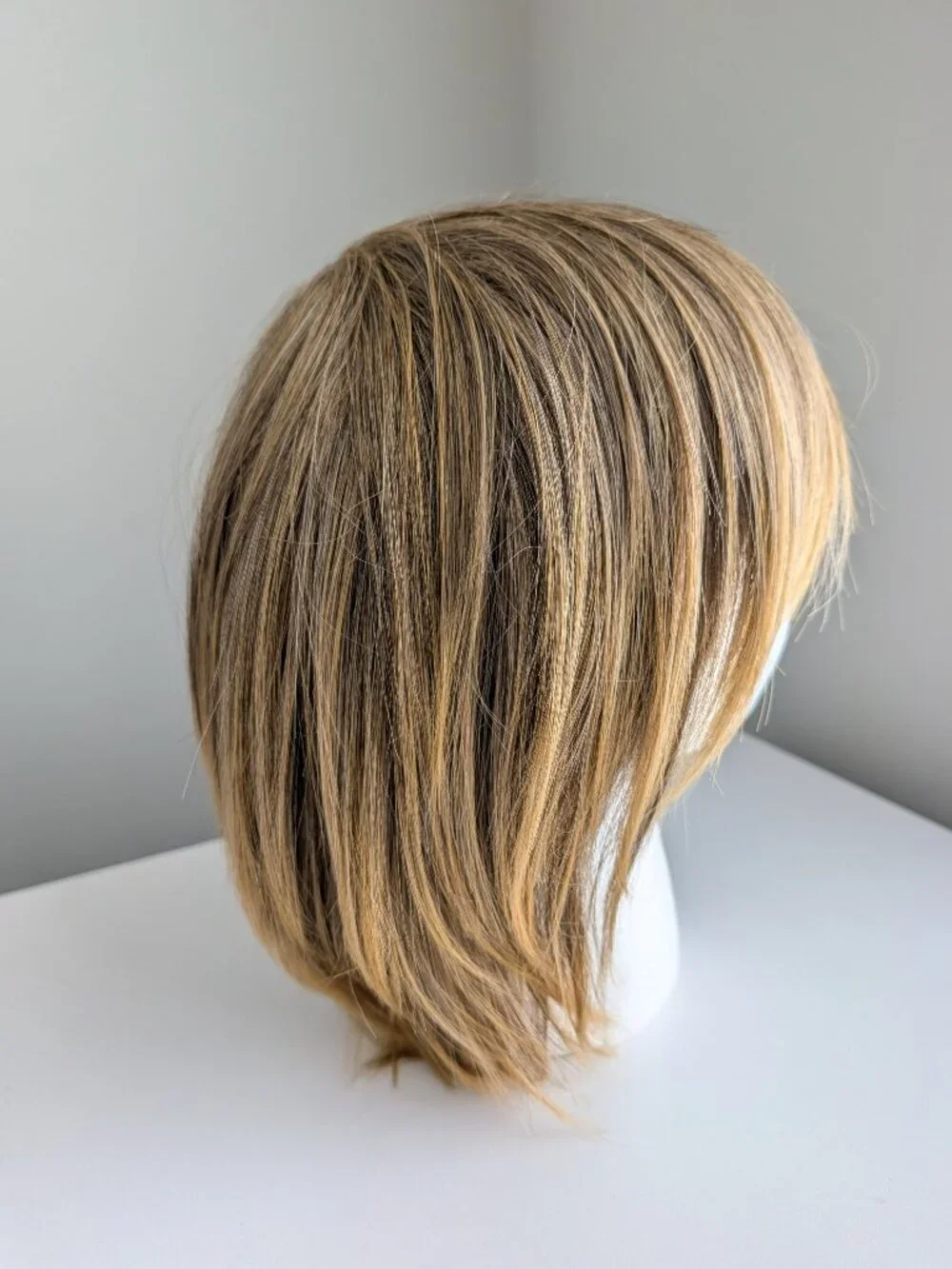 LUXHAIR Lace Front Smooth Shag Light Golden Brown Wig No Box Keralon Light - Picture 4 of 8